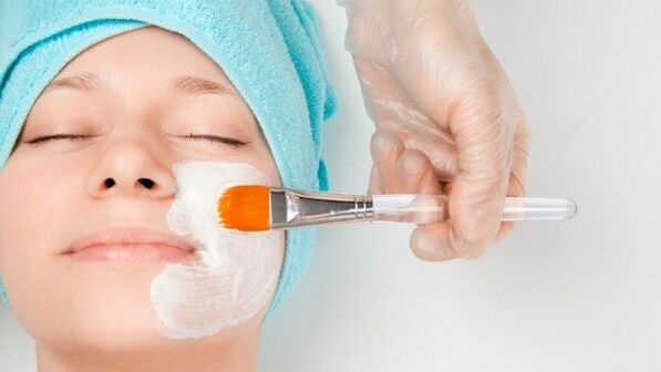 Masque facial - un remède populaire pour le rajeunissement de la peau à la maison